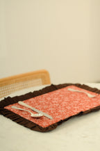 Jogo Americano Matelassê Babado Floral/Listra