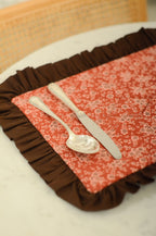 Jogo Americano Matelassê Babado Floral/Listra